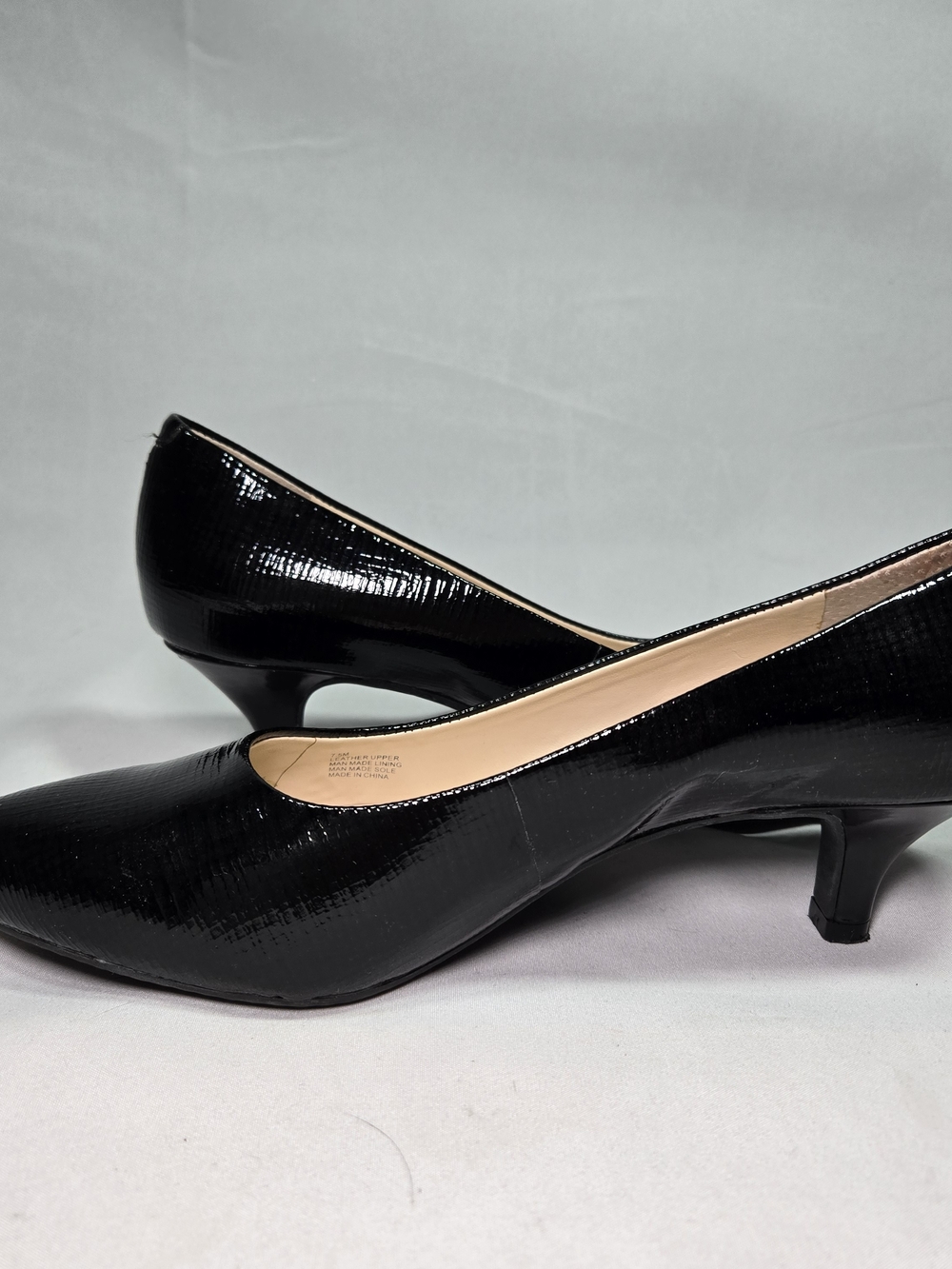 Alex Marie Womens 7.5 Black Patent Leather Kitten Heels Lizard Embossed - Picture 5 of 11
